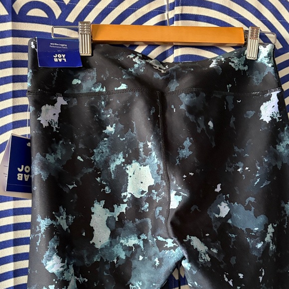 NWT JoyLab Light Gray Mesh Crop Top Sports Bra & Patterned Leggings Bundle Set - Picture 11 of 11